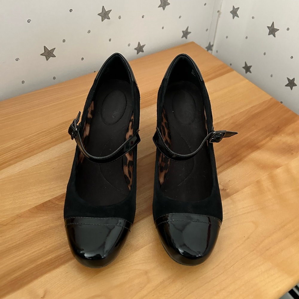 Clarks black suede & patent leather shoes - size 7